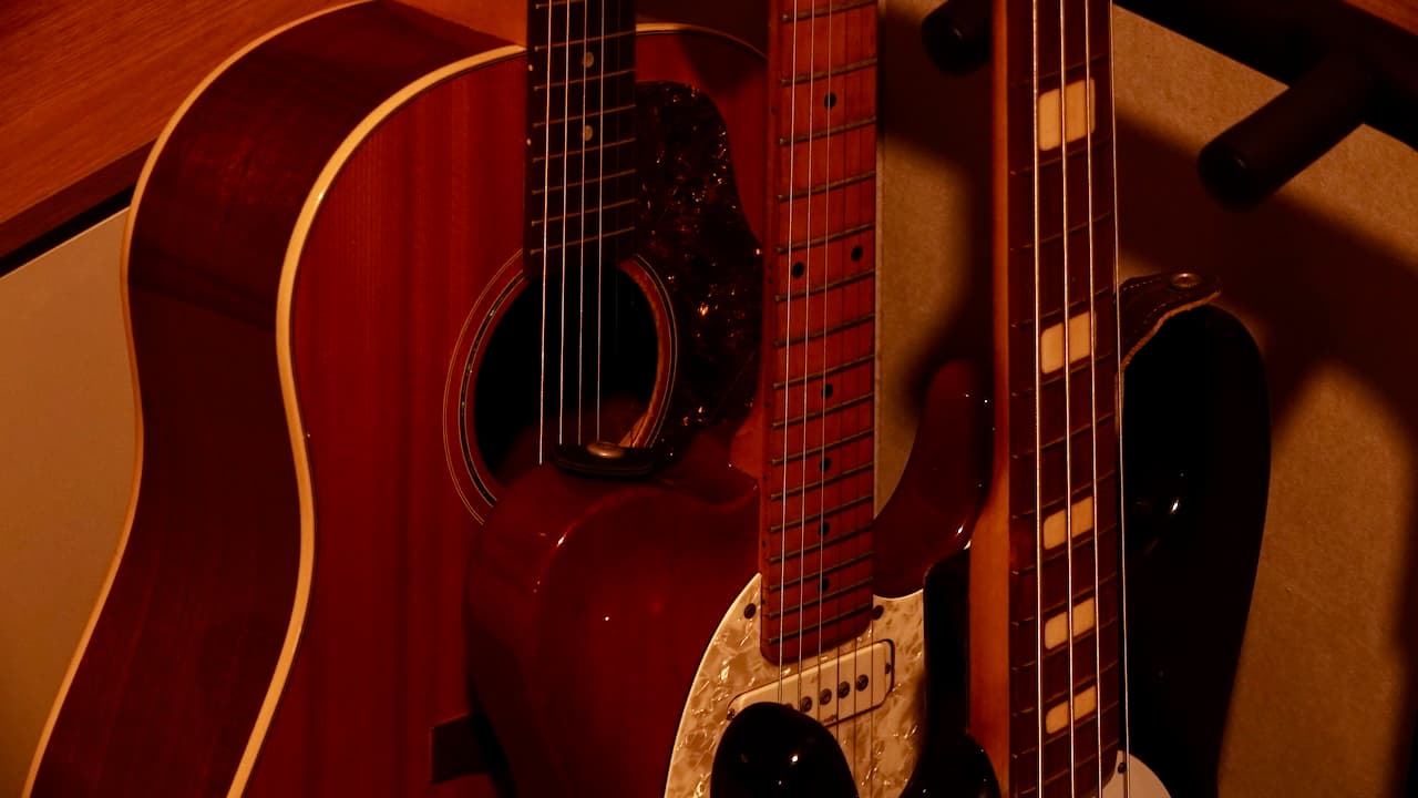 Adam Audio A7X 모니터 스피커와 믹싱 데스크